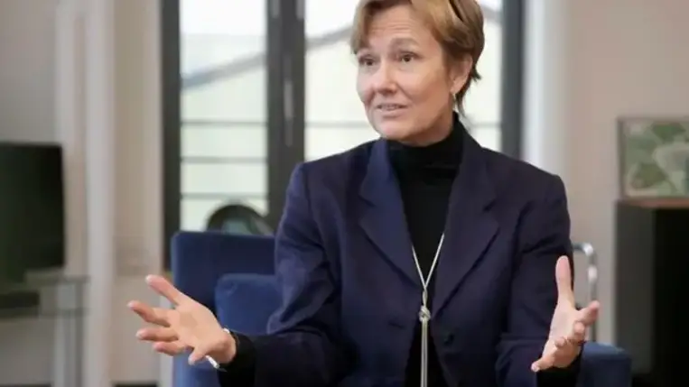 Anka Feldhusen szerint a Budapesti Memorandum nem rendelkezik nemzetközi jogi kötelezettségekkel.