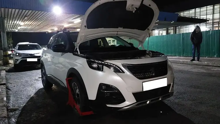 Görögországban ellopott gépkocsit fedeztek fel az ukrán-szlovák határon Kárpátalján 