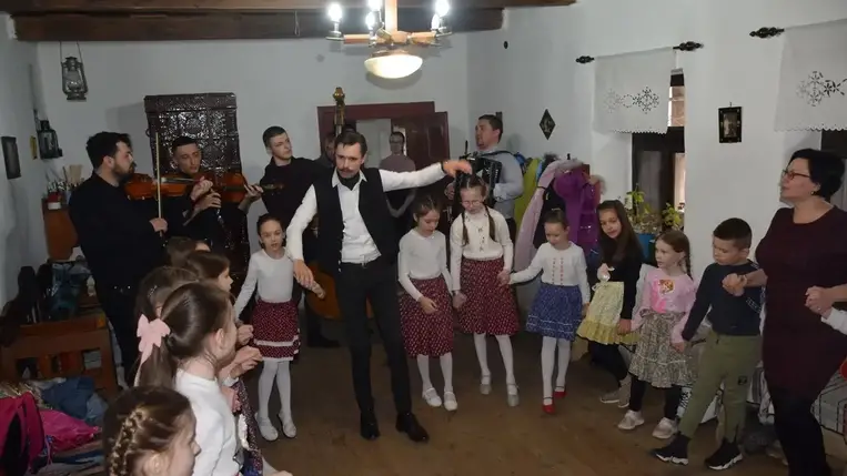 Farsangi foglalkozás a Nagyberegi Tájházban