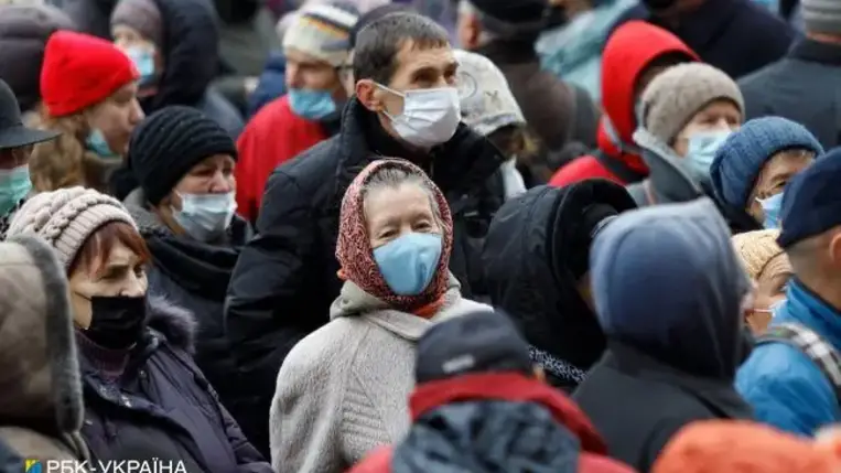 Ismét rekordot döntött a vírus: Több mint 43 ezer új fertőzöttet regisztráltak Ukrajnában