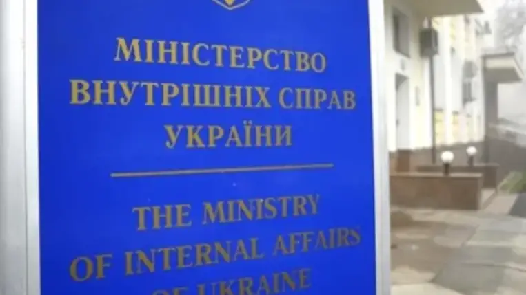 Az ukrán Nemzeti Rendőrség fegyvereket ad ki a belügyi szervek veteránjainak