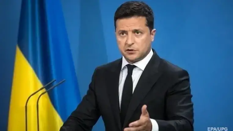 Volodimir Zelenszkij ukrán elnök szombati Twitter-bejegyzésében felszólította az Európai Uniót, hogy nyújtson konkrét perspektívát Ukrajnának az EU-tagság elnyerésére, ezzel támogassa az orosz támadás sújtotta országát.