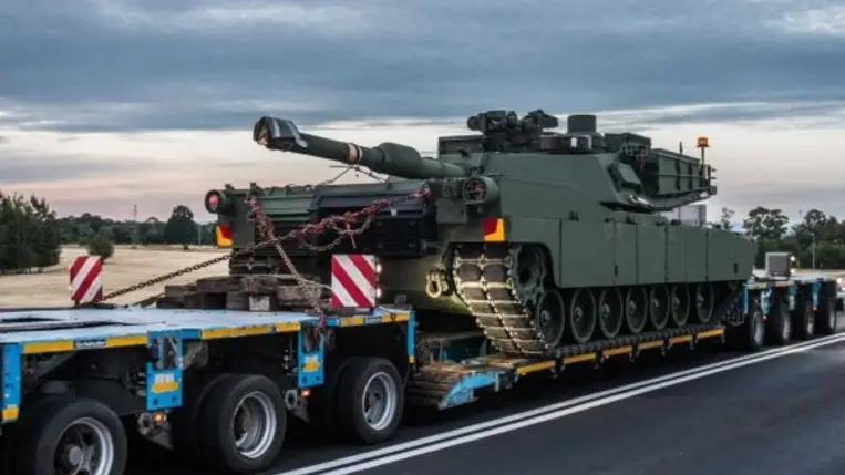 Megérkeztek Lengyelországba az Abrams gyakorló harckocsik