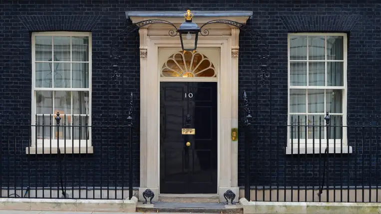 Hárman maradtak versenyben Boris Johnson székéért
