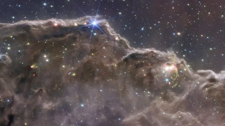 13 milliárd éves galaxisról készített éles képeket a James Webb űrteleszkóp