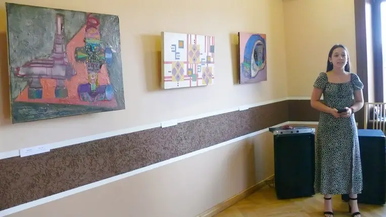 Ruszin Noémi bemutatkozó tárlata Beregszászban