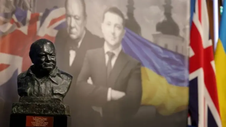 Boris Johnson Sir Winston Churchill-díjjal tüntette ki Volodimir Zelenszkijt