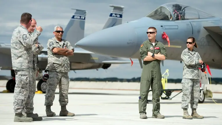 Nem lehet a férfi, vagy a női nemre utalni az amerikai légierő bázisán