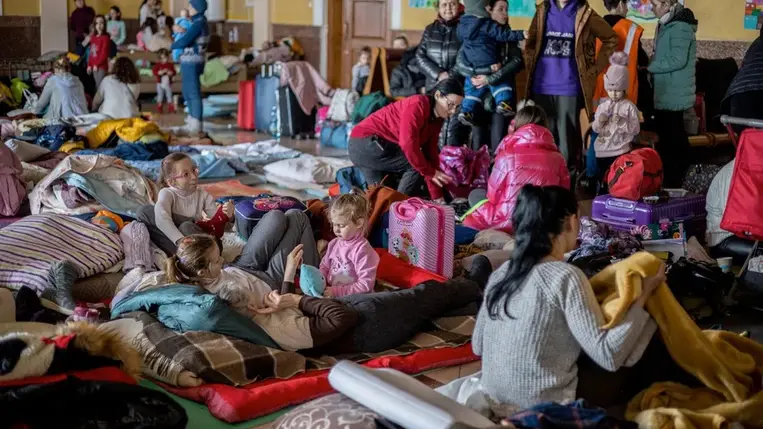 Alternatív menedékhely biztosítása nélkül tilos kilakoltatni a menekülteket az oktatási intézményekből