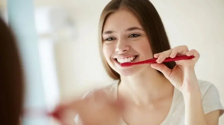 Dolgok, amelyek tönkreteszik a fehér fogakat