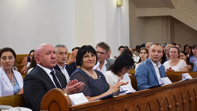 A diplomaátadó ünnepségre – melyet online is közvetítettek – június elsején a beregszászi református templomban került sor. Fotó: Kovács Erzsébet