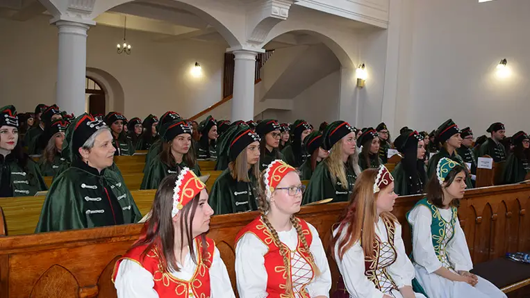 A diplomaátadó ünnepségre – melyet online is közvetítettek – június elsején a beregszászi református templomban került sor. Fotó: Kovács Erzsébet