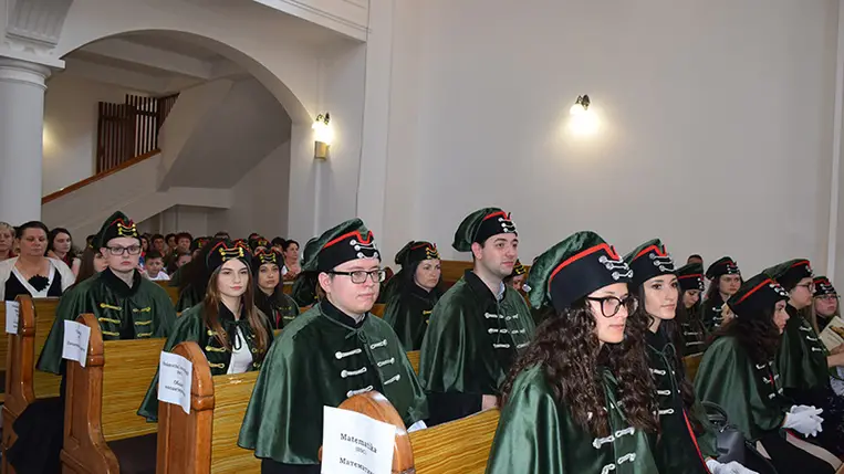 A diplomaátadó ünnepségre – melyet online is közvetítettek – június elsején a beregszászi református templomban került sor. Fotó: Kovács Erzsébet