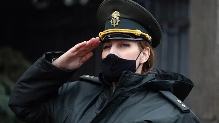 Tilos lesz elhagyniuk Ukrajnát a katonai nyilvántartásba vett nőknek