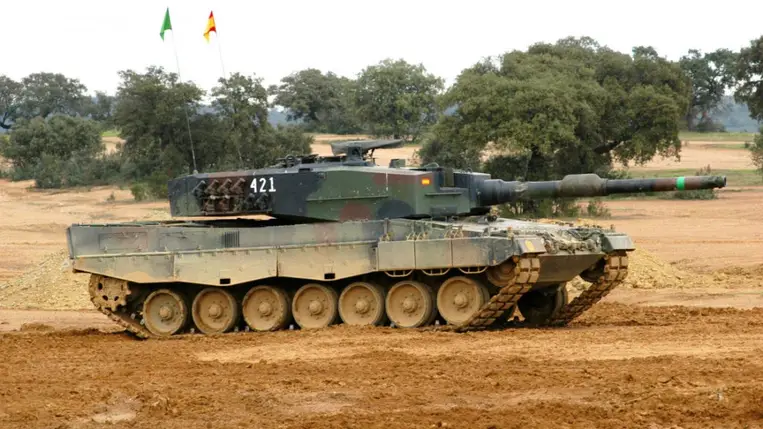 Leopard 2-es harckocsikat kaphat Ukrajna Spanyolországtól