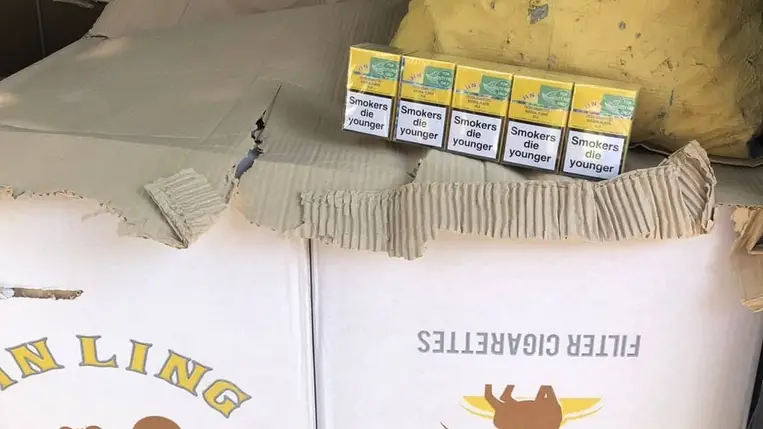 Kárpátalján nagy mennyiségű, zárjegy nélküli cigarettát találtak egy mikrobuszban