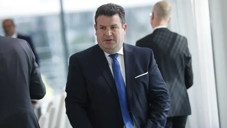 Német miniszterek tárgyalnak Kijevben Ukrajna újjáépítéséről és a háborús bűnösökről