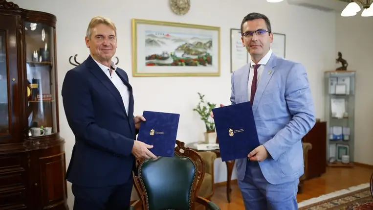 Ösztöndíjjal segíti a menekült hallgatókat a Széchenyi Alapok és az Óbudai Egyetem