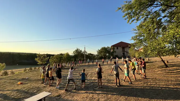 Hittanosok táborozása a Bereg Campben