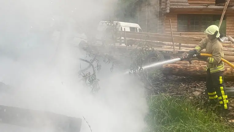 Tiszaújlakon kigyulladt egy épület