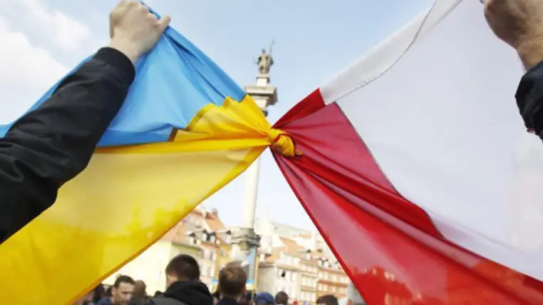 Kijev különleges státuszt biztosít a lengyel állampolgároknak
