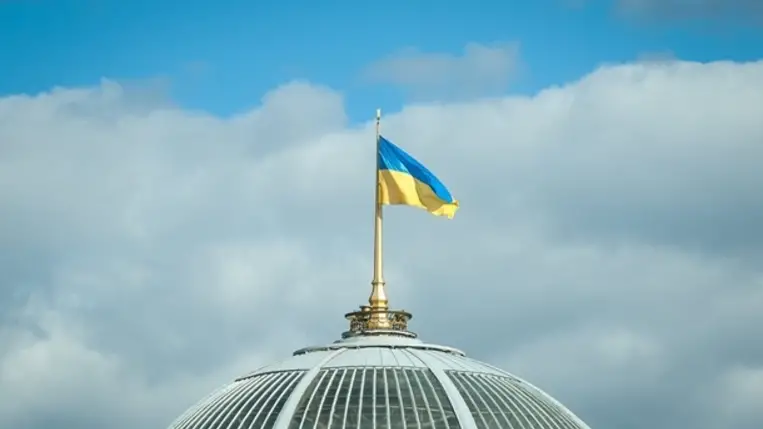 Az ukránok minimálbért követelnek a képviselőknek