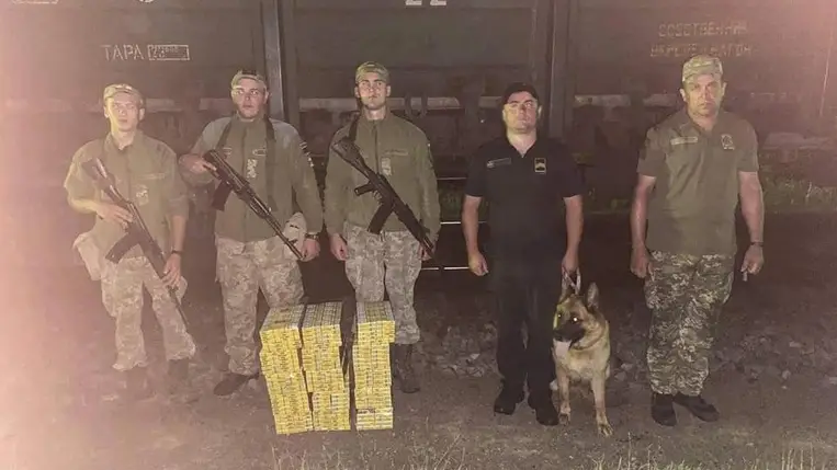 Kárpátalján nagy mennyiségű csempészcigarettát találtak egy tehervagonban