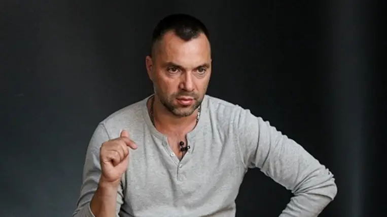 Aresztovics szerint a Nyugat segítsége nélkül Ukrajna már Lemberget védné