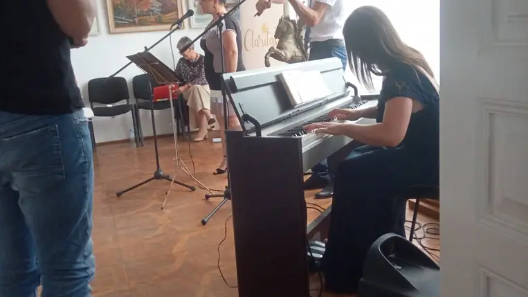 Jótékonysági koncert és Homoki Gábor-tárlat Péterfalván