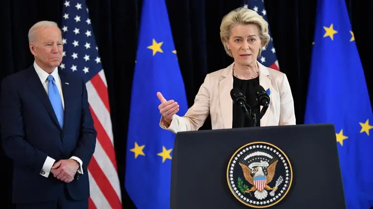 Von der Leyen és Biden: továbbra is együttműködünk, hogy csökkentsük Oroszország energiából származó bevételeit
