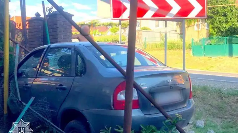 Keritésnek hajtott egy részeg sofőr a Beregszászi járásban