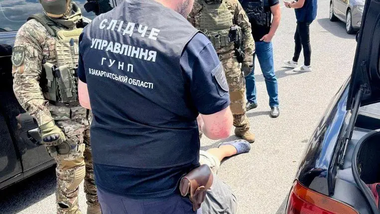 Kárpátalján hadkötelesek illegális határátlépését elősegítő férfiakat vettek őrizetbe