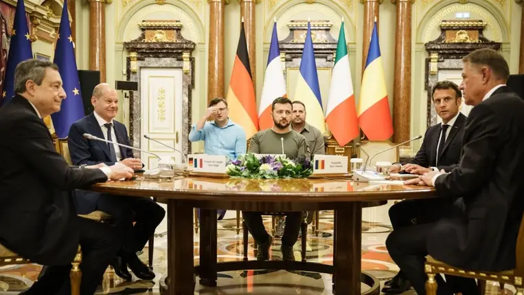 Európai vezetők biztosították Zelenszkijt: támogatják Ukrajna mielőbbi EU-tagjelöltségét