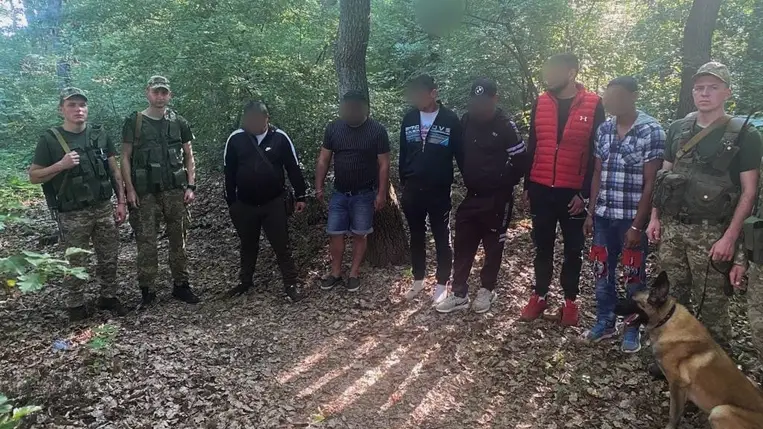Még cipőit is otthagyta, úgy szaladt a határőrök elől