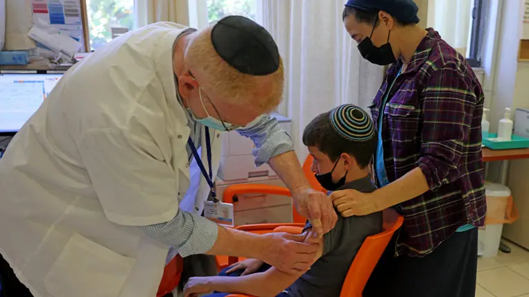 Izraelben meredeken emelkedik a súlyos betegek száma