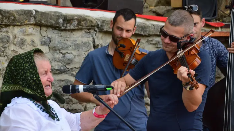 A Hagyományok Háza keresi a nyár népdalát