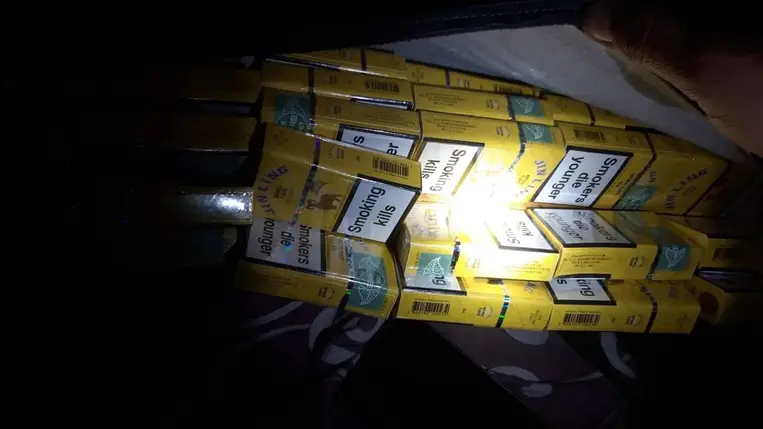 Néhány elrejtett cigaretta miatt elvesztette teherautóját