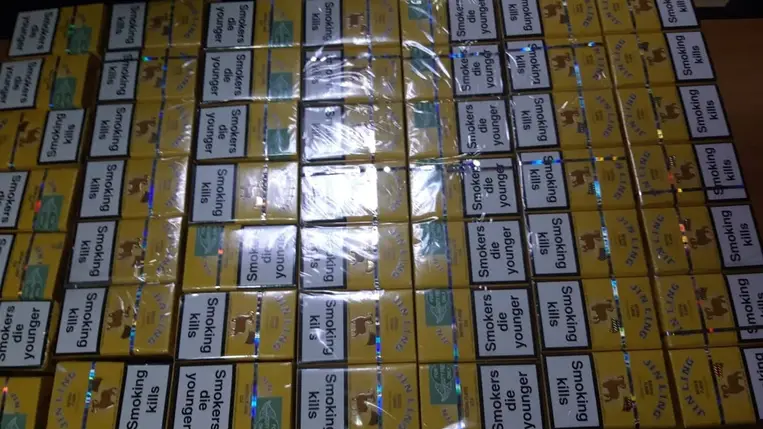 Néhány elrejtett cigaretta miatt elvesztette teherautóját