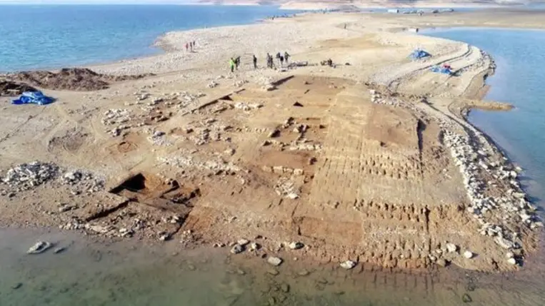 Atlantiszként emelkedett ki a vízből egy ősi város