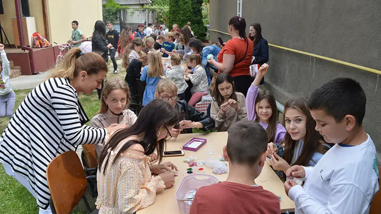 A Salánki Görögkatolikus Egyházközség vezetősége, aktivistái úgy döntöttek, hogy meglepetéssel készülnek gyermekeik számára, s egy vidám, tartalmas gyermeknapi programra invitáltak mindenkit.