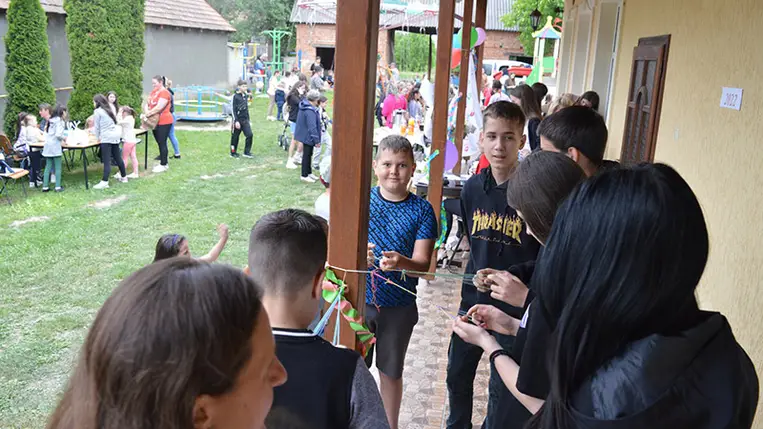 A Salánki Görögkatolikus Egyházközség vezetősége, aktivistái úgy döntöttek, hogy meglepetéssel készülnek gyermekeik számára, s egy vidám, tartalmas gyermeknapi programra invitáltak mindenkit.