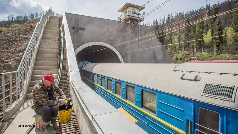 Az oroszok szerda este rakétákkal támadták a vasutat Sztrij körzetében, akadozik a vonatközlekedés Kárpátaljára