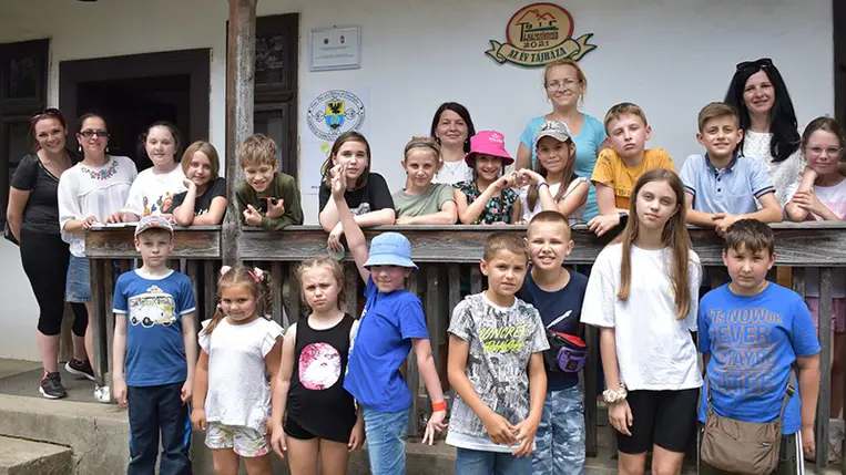 A Pro Cultura Subcarpathica (PCS) civil szervezet a Nagyberegi Tájházban tartott idei első nyári foglalkozásán is ez az illatos növény és gyógynövénytársai játszották a főszerepet.