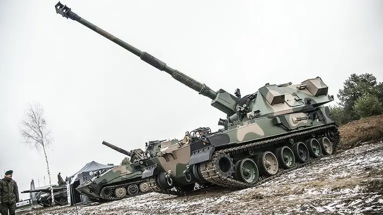 Kijev konkrét időpontokat remél a NATO-tól a tüzérségi fegyverek szállításáról