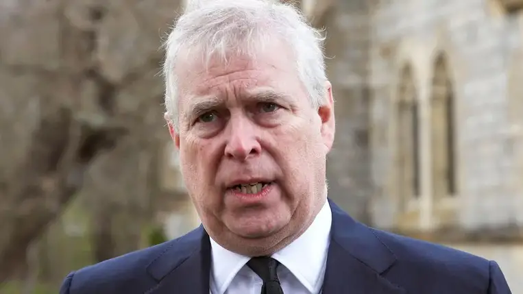 Megvonták a szexuális visszaéléssel vádolt András yorki herceg titulusait és katonai címeit