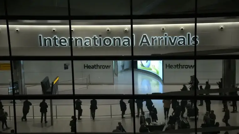 Megszűnt az Angliába utazók indulás előtti tesztkötelezettsége