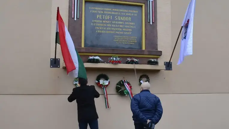 Megkezdődött a Petőfi-emlékév: A lánglelkű költőre emlékeztek Badalóban