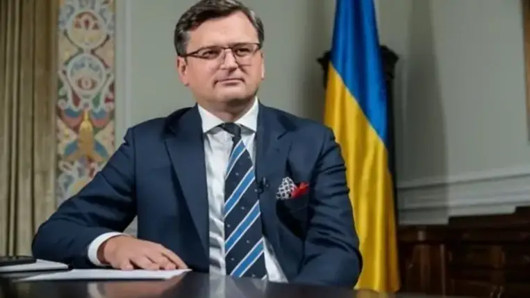 Kuleba: A társadalomban terjedő pánik miatt gazdaságilag szenvedünk