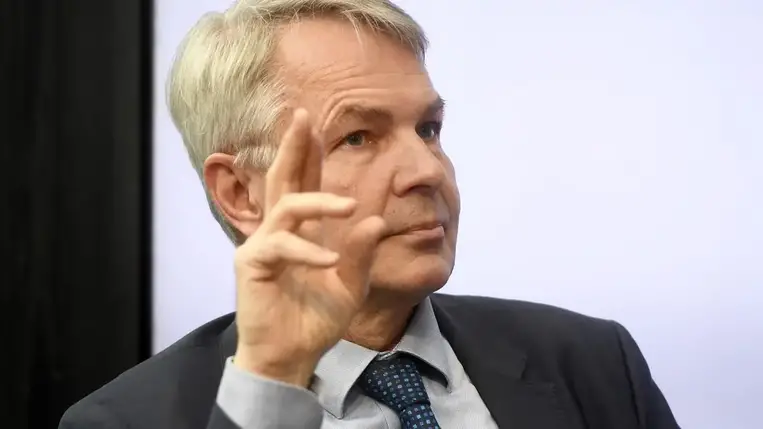 Finn külügyminisztérium: Oroszországnak szankciókkal kell számolnia, ha megtámadja Ukrajnát