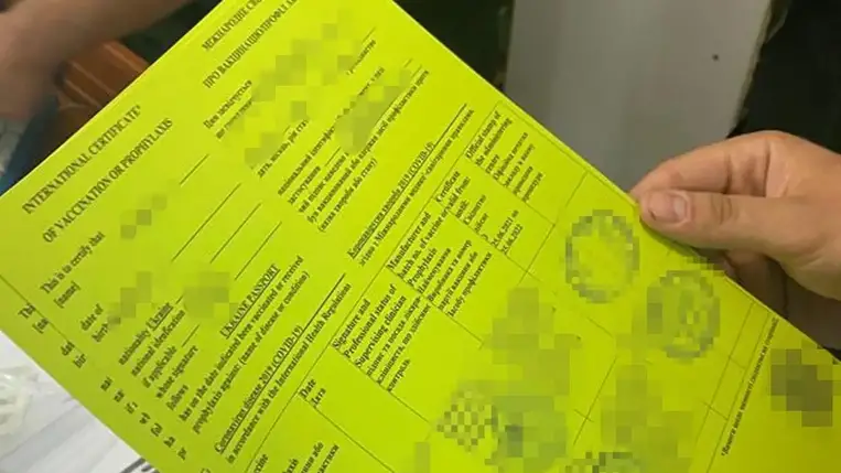 Kárpátalján leleplezték azt a nyomdát, ahol több ezer oltási igazolást hamisítottak
